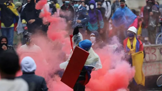 Kolombiya'da ordu ve halk karşı karşıya geldi