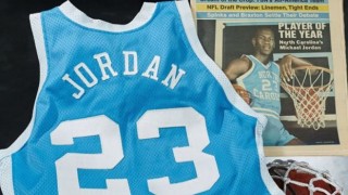 Michael Jordan'ın üniversitedeyken giydiği formanın fiyatı dudak uçuklattı