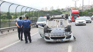 TEM'de araç takla attı: Trafik kilitlendi