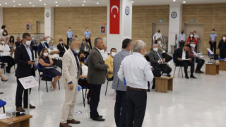 Atatürk’e hakaret eden imam kınandı, AK Parti ve MHP grubu salonu terk etti