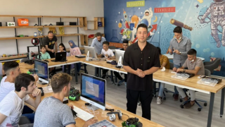 Enes Batur, Şehit Öğretmen Aybüke Yalçın okuluna Robotik Kodlama Sınıfı yaptırdı