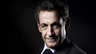 Eski Fransa Cumhurbaşkanı Sarkozy hakim karşısına çıktı