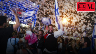 İsrail'de on binler Netanyahu iktidarının bitişini kutladı
