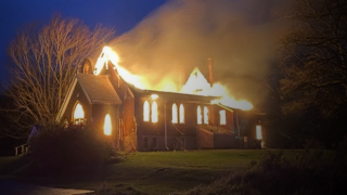 Kanada'da Katolik kiliseleri ateşe veriliyor