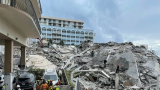 Miami'de çöken 12 katlı binada 159 kişiden haber alınamıyor