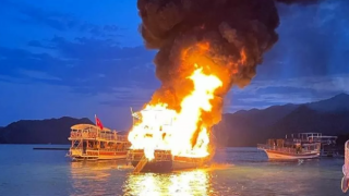 18 metrelik tur teknesi alev alev yandı