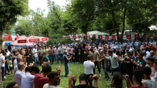 AK Parti milletvekili aday adayı 2 bin 500 kişiyle CHP’ye geçti