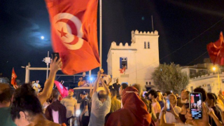 Diktatörlük ve demokrasi arasındaki Tunus