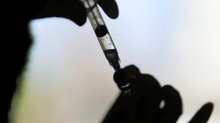 Fransa'da aile hekimleri, aşı olmayanların listesini Sağlık Bakanlığı ile paylaşacak