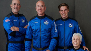 Milyarder işadamı Jeff Bezos bugün uzaya fırlatılacak