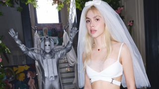 Şarkıcı Aleyna Tilki "Evleniyorum" diyerek davetiyesini paylaştı
