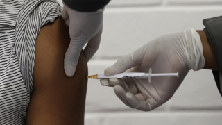 Türkiye'de 22 milyon kişi henüz aşı yaptırmadı