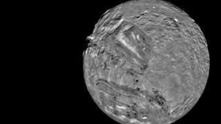 Uranüs'ün, benzersiz yüzey şekillerine sahip uydusu: Miranda