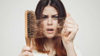 Aşırı stres ve yoğun çalışma saatleri saçlarınızı dökebilir!