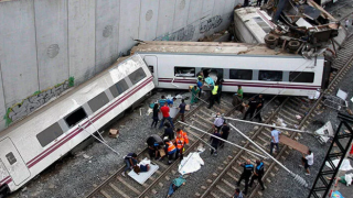 Çekya'da iki tren çarpıştı