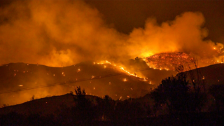 Yunanistan'da yangınlar nedeniyle Eğriboz Adası boşaltıldı