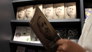 Cumhurbaşkanı Erdoğan'ın "Daha Adil Bir Dünya Mümkün" adlı kitabı satışta!
