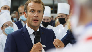 Fransa Cumhurbaşkanı Macron'a yumurtalı saldırı