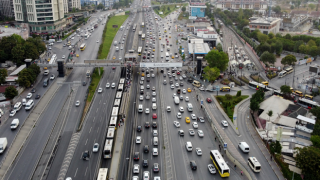 Haftanın ilk gününde İstanbul'da trafik yoğunluğu yüzde 55!