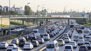 İstanbul'da haftanın ilk iş gününde trafik yoğunluğu yüzde 63'ü gördü!