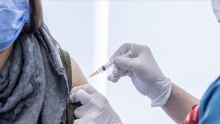 Koronavirüs aşısı olmayanların ölüm riski 11 kat yüksek