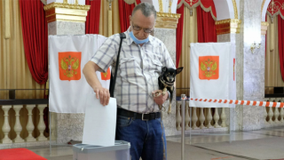 Rusya'da seçmenler sandık başında