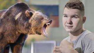 Rus boksörün durumu ağır! Arkadaşını öldüren ayı ile bağuşup, bıçakla öldürdü