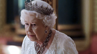 Buckingham Sarayı: Kraliçe Elizabeth bir geceyi hastanede geçirdi