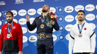 Dünya Güreş Şampiyonası'nda Taha Akgül ve Ferdi Eryılmaz bronz madalya kazandı
