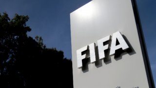 FIFA, kadın futbolcuların aralarında bulunduğu 100 kişiyi Afganistan'dan tahliye etti