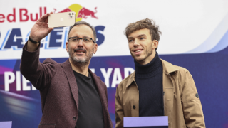 Gençlik ve Spor Bakanı Kasapoğlu, Formula 1 yıldızı ile bir araya geldi