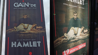 ''Hamlet'' dizisinin afişi sansürlendi
