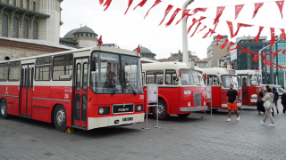 İETT'nin nostaljik otobüsleri Taksim ve Sultanahmet'te sergileniyor