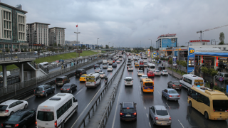 İstanbul'da yağmur etkisi: Trafik yoğunluğu yüzde 69'u gördü