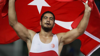 Milli güreşçi Taha Akgül Dünya Güreş Şampiyonası'nda yarı finale yükseldi
