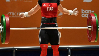 Milli halterci Sera Yenigün, Avrupa Halter Şampiyonası'nda 3 madalya kazandı