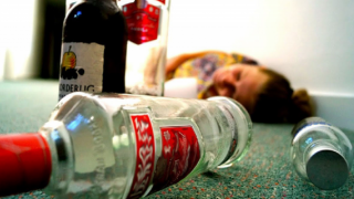 Rusya'da 19 kişi alkol zehirlenmesinden hayatını kaybetti