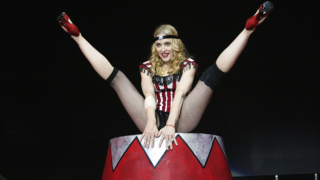 Şarkıcı Madonna'nın "Marilyn Monroe" pozlarına sert tepki!