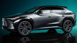 Toyota'dan yeni elektrikli otomobil modeli "bZ4X"