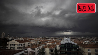 Ankara'da kuvvetli fırtına hayatı felç etti