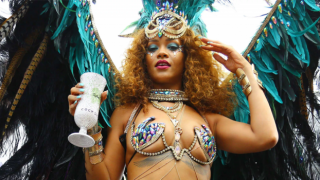 Barbados'un yeni kraliçesi Rihanna