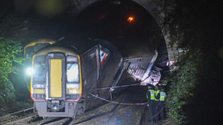 İngiltere'de tren kazası: 17 kişi yaralandı