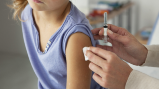 İsrail'den 5-11 yaş arasına koronavirüs aşısı onayı