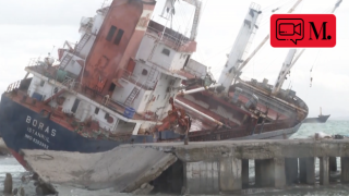 İstanbul'da lodos fırtınası: Kuru yük gemisinin yarısı battı