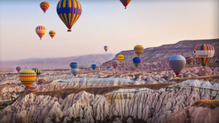Kapadokya'da balon uçuşları fırtına nedeniyle iptal edildi