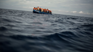 Manş Denizi'nde göçmen botu battı, en az 27 ölü