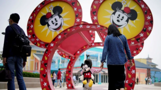 Şangay Disneyland Parkı 1 corona virüs vakası yüzünden kapatıldı