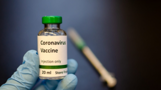 Ukrayna'da iki doz koronavirüs aşısı yaptıranlara para ödülü