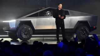 Elon Musk'tan yeni ticari girişim: Düdük!