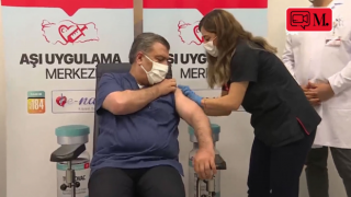 Fahrettin Koca, TURKOVAC aşısı yaptırdı
